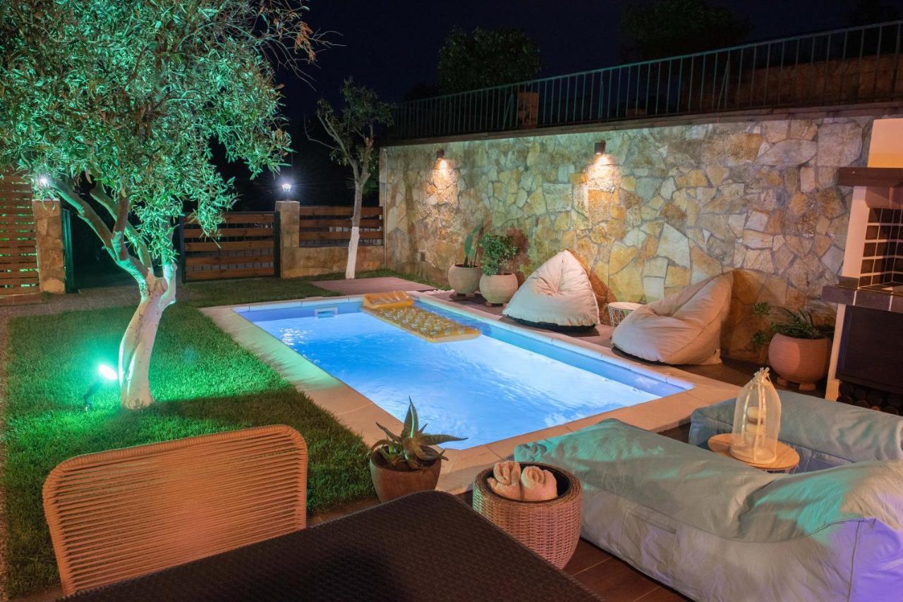 Dandy Villas Nea Roda - Melodic Waves - Private - Pool - Parking - Cellar מראה חיצוני תמונה