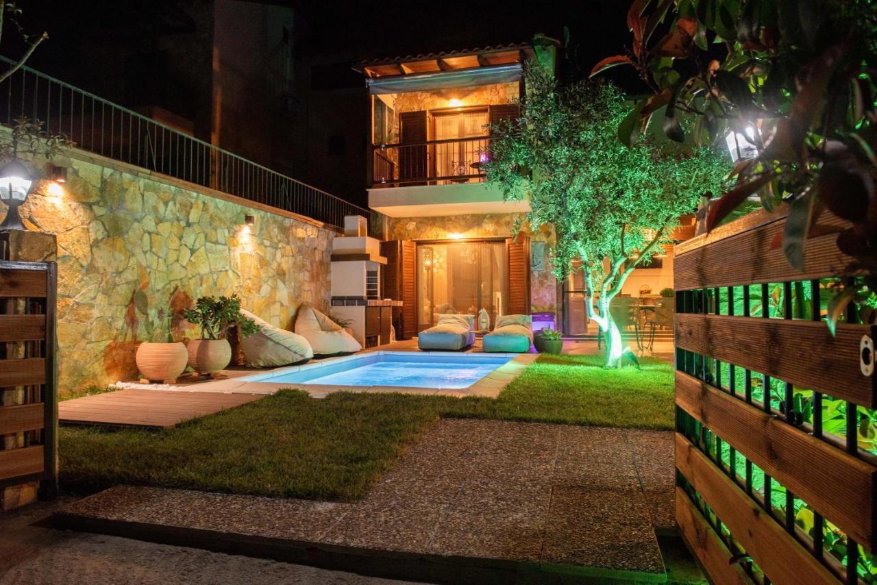 Dandy Villas Nea Roda - Melodic Waves - Private - Pool - Parking - Cellar מראה חיצוני תמונה