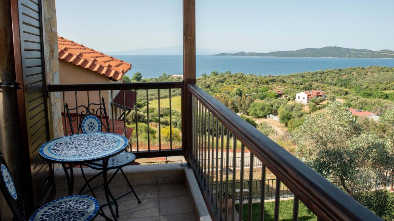 Dandy Villas Nea Roda - Melodic Waves - Private - Pool - Parking - Cellar מראה חיצוני תמונה
