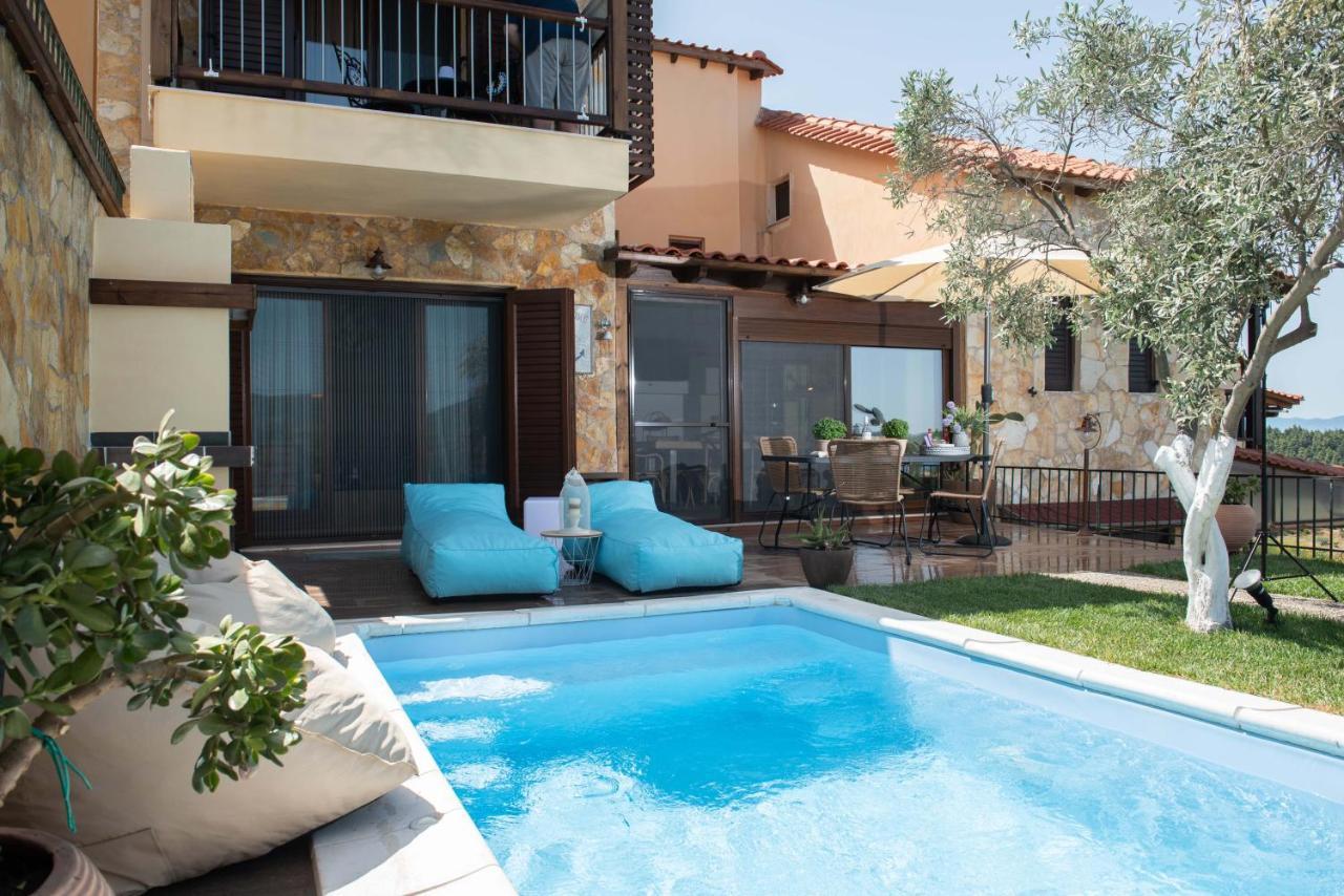 Dandy Villas Nea Roda - Melodic Waves - Private - Pool - Parking - Cellar מראה חיצוני תמונה