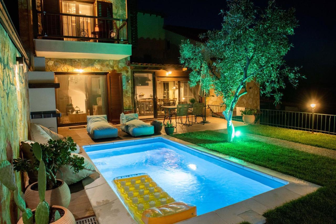 Dandy Villas Nea Roda - Melodic Waves - Private - Pool - Parking - Cellar מראה חיצוני תמונה